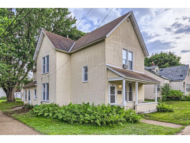 property at 528 20th Ave NE