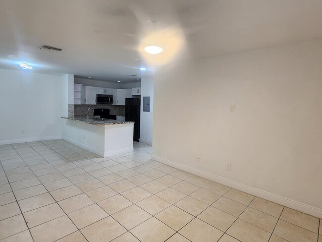 6013 10th Ave N in Greenacres, FL - Building Photo - Building Photo