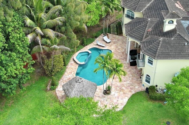 6301 SW 58th Ct in Davie, FL - Building Photo - Building Photo