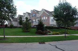 Hidden Prairie in Palatine, IL - Foto de edificio - Building Photo