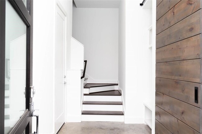 5868 E Post Oak Ln in Houston, TX - Building Photo - Building Photo