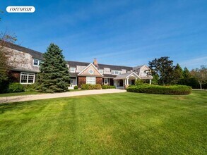 7 Halsey Farm Dr in Southampton, NY - Building Photo - Building Photo