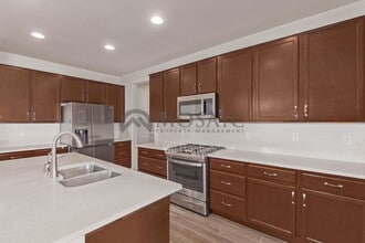 3320 W Dunbar Dr in Phoenix, AZ - Building Photo - Building Photo