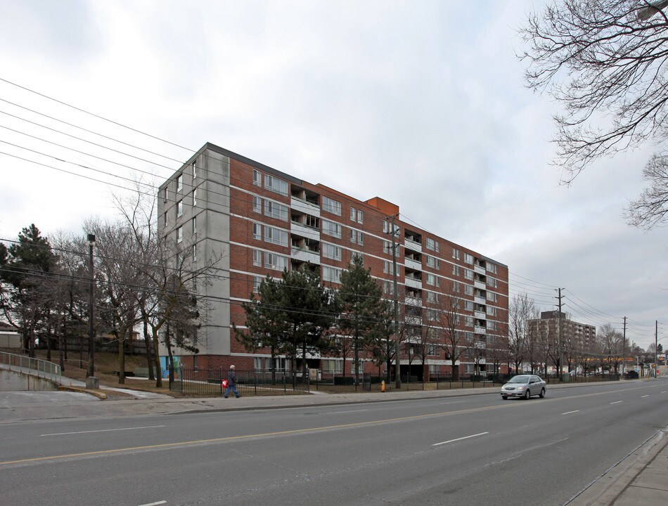 St. Clair Birchmount 2 in Toronto, ON - Building Photo