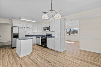 1405 Flicker Dr in Florissant, MO - Building Photo - Building Photo