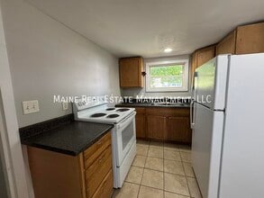 206 Maine Ave in Farmingdale, ME - Building Photo - Building Photo