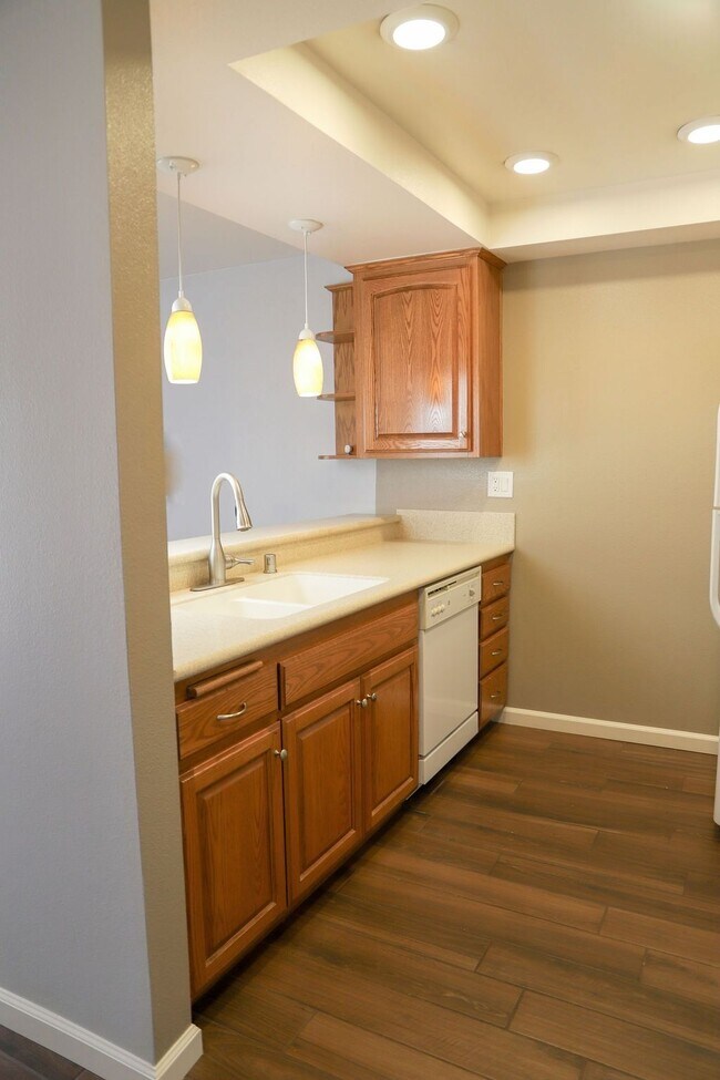 5989 Rancho Mission Rd, Unit #106 in San Diego, CA - Building Photo - Building Photo