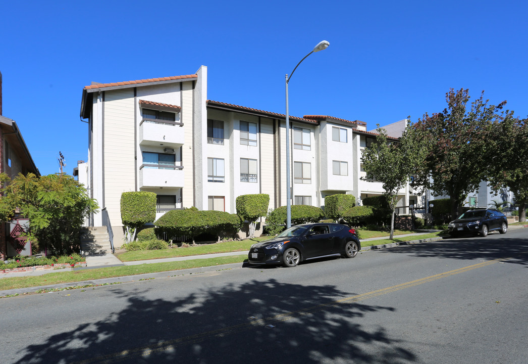 Residential Condominium in Glendale, CA - Building Photo