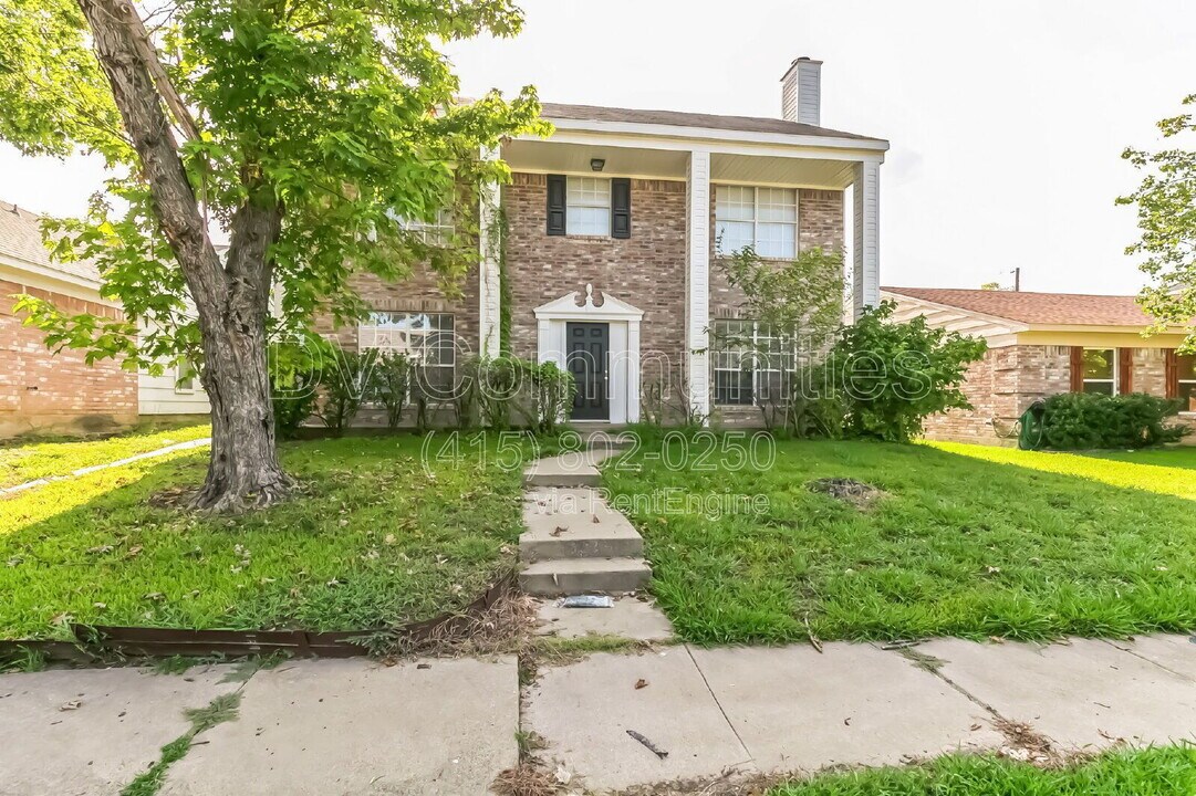 912 Brae Loch Dr in Dallas, TX - Foto de edificio