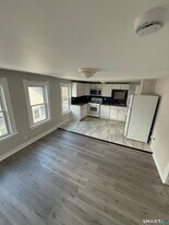 182 Hewitt St in Bridgeport, CT - Building Photo