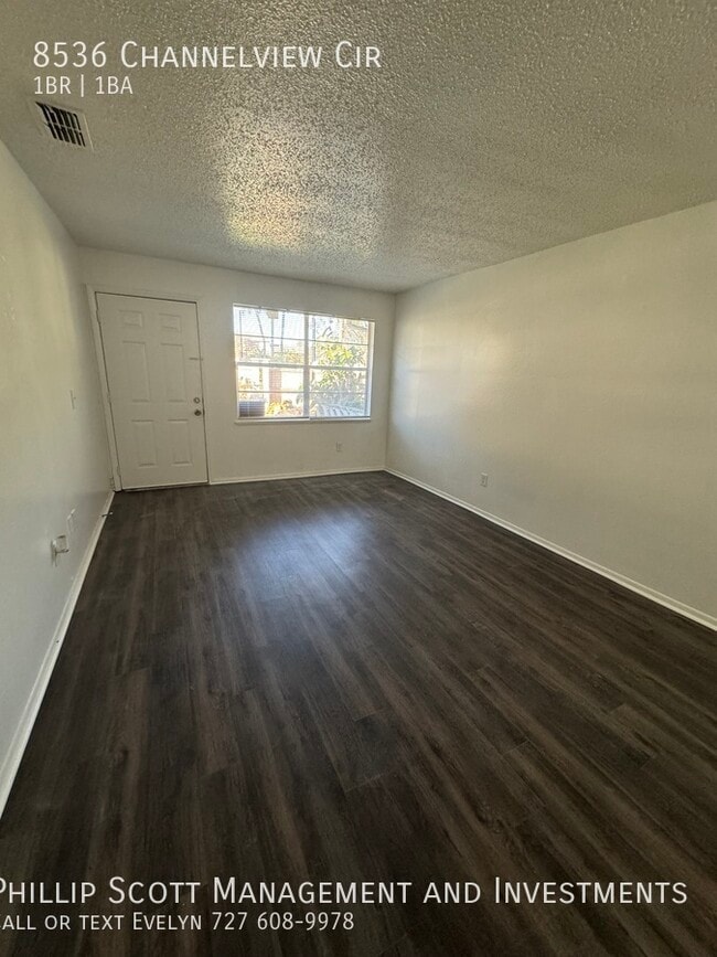 8536 Channelview Cir in Tampa, FL - Building Photo - Building Photo