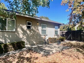 426 Piper St in Healdsburg, CA - Building Photo - Building Photo