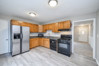 94 W Elm Ave in Cortland, IL - Building Photo - Building Photo