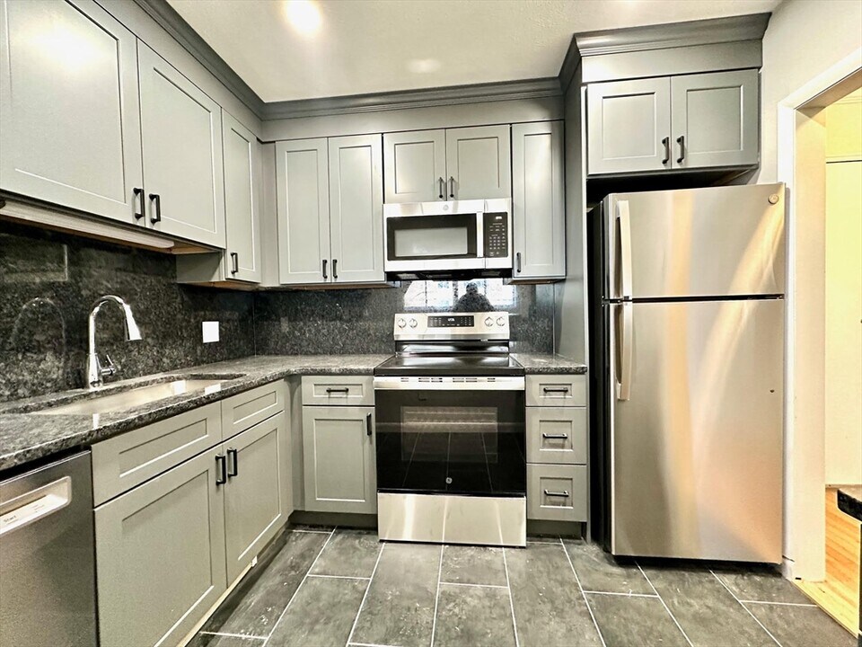 26 Willis St in Framingham, MA - Building Photo