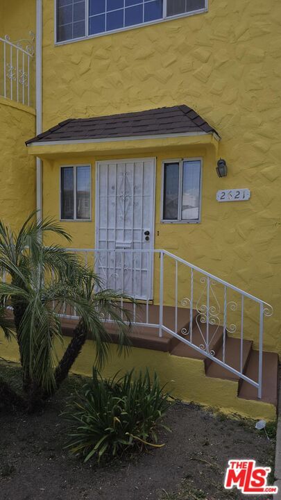 2621 Wellington Rd in Los Angeles, CA - Building Photo - Building Photo
