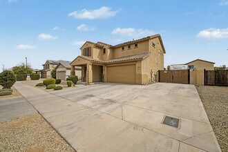 18235 W Ida Ln in Surprise, AZ - Building Photo - Building Photo