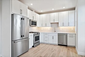 210 Endicott St, Unit 4 in Boston, MA - Building Photo - Building Photo