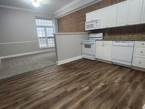 The Avenue Upper Arlington in Columbus, OH - Building Photo - Building Photo