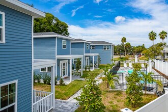 Little Blue Hideaway in Dunedin, FL - Building Photo - Building Photo