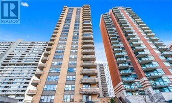 556 Laurier Ave W in Ottawa, ON - Building Photo