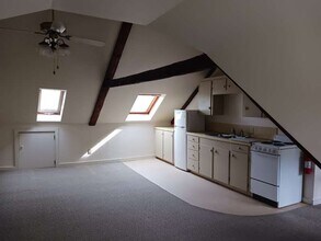 62 Drew Rd, Unit Top of Farmhouse in Dover, NH - Building Photo - Building Photo