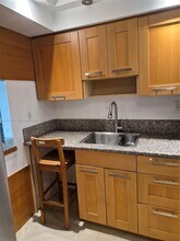 8300 Sands Point Blvd in Tamarac, FL - Foto de edificio - Building Photo