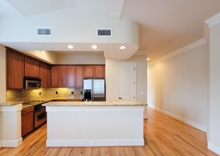 58 Briar Hollow Ln in Houston, TX - Foto de edificio - Building Photo