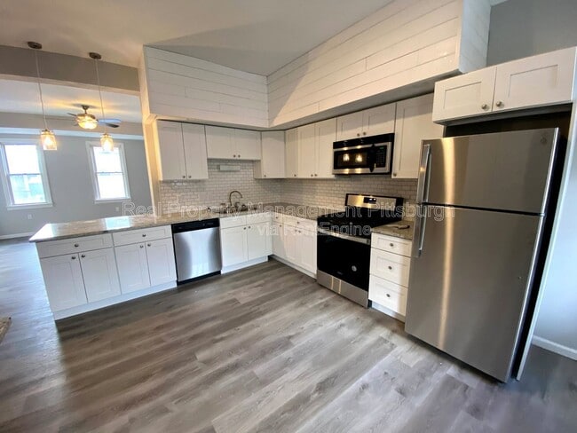 2140 Lowrie St in Pittsburgh, PA - Building Photo - Building Photo