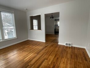 2450 Gerald Ave in Rochester Hills, MI - Foto de edificio - Building Photo