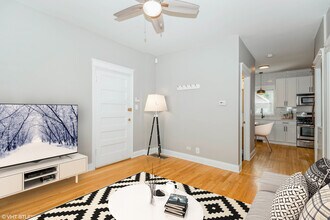 3807 N Ravenswood Ave in Chicago, IL - Building Photo - Building Photo