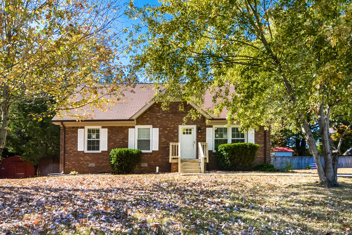 102 Bennett Dr in Clarksville, TN - Building Photo