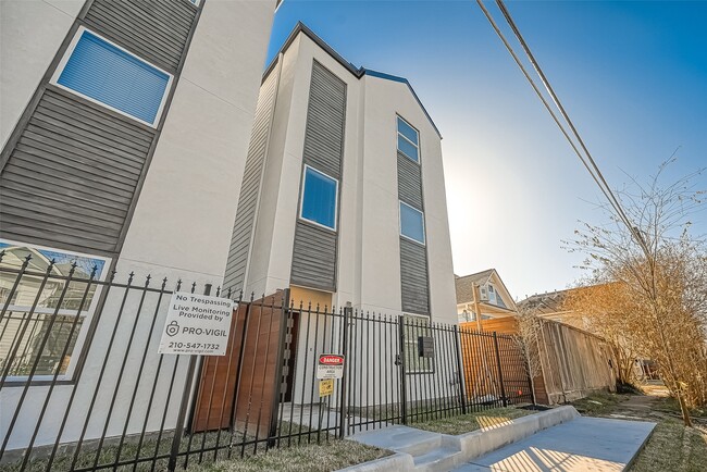 1718 Hardy St in Houston, TX - Building Photo - Building Photo