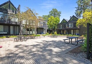 Timberwood Apartments in Beaverton, OR - Foto de edificio - Building Photo