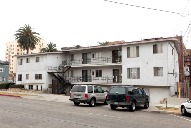 355 Chestnut Ave in Long Beach, CA - Building Photo - Building Photo