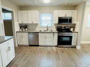 431 N 6th St in La Porte, TX - Foto de edificio - Building Photo