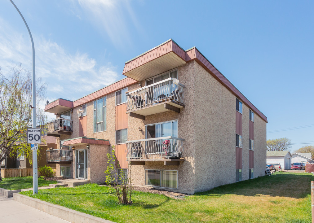 Roger Apartments in Edmonton, AB - Building Photo