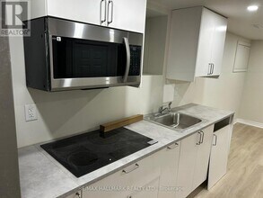 52 Nisbet Dr in Aurora, ON - Building Photo - Building Photo