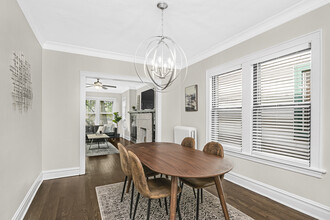 2460 W Cullom Ave, Unit #2 in Chicago, IL - Building Photo - Building Photo