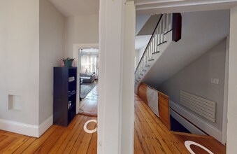 31 Athens St, Unit SF in Cambridge, MA - Foto de edificio - Building Photo