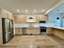 2563 Hebert Rd in West Kelowna, BC - Building Photo