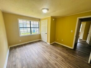 4924 Dr L D Chapman St in Moss Point, MS - Building Photo - Building Photo