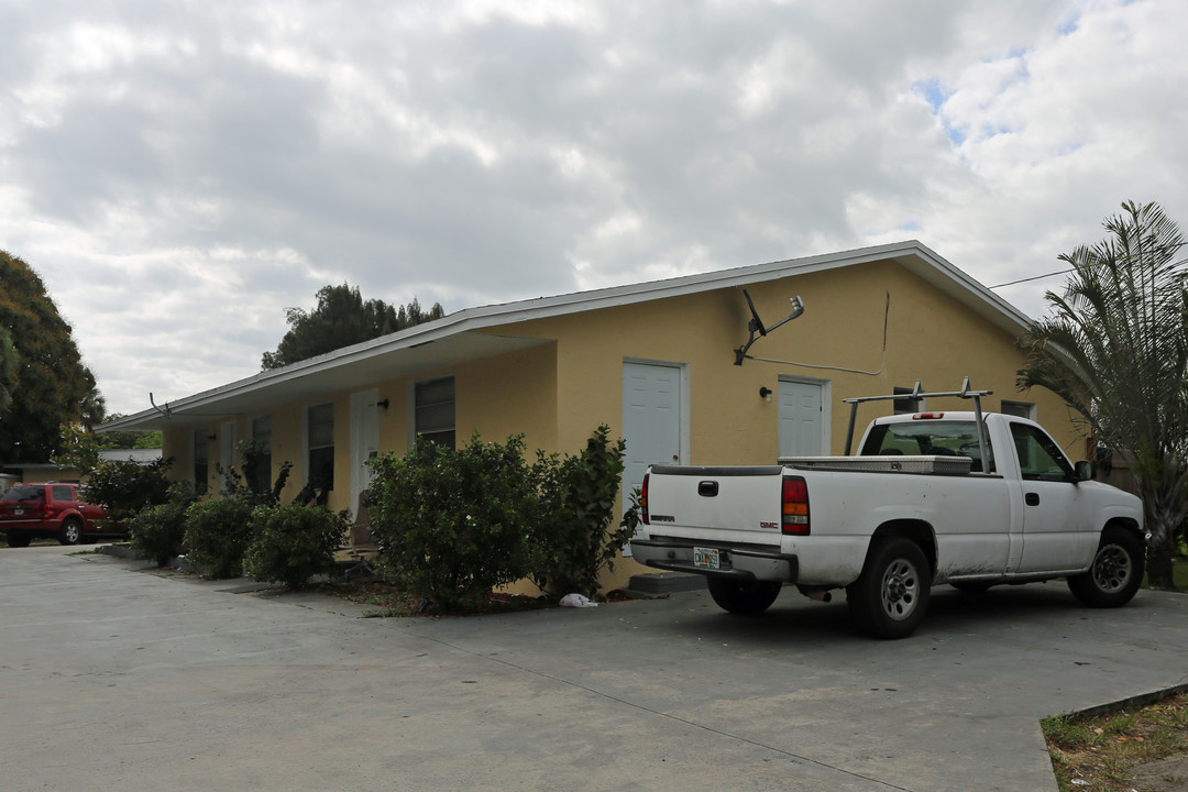 4162 Kirk Rd in Lake Worth, FL - Building Photo