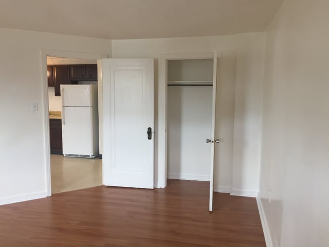 1144 Wayne Ave in Mckees Rocks, PA - Building Photo - Building Photo