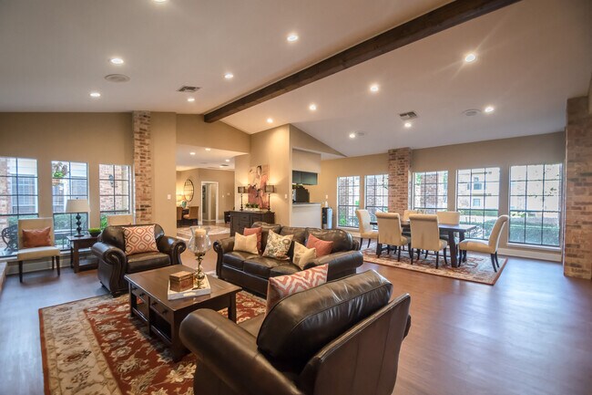 Bristol Apartment Living in Dallas, TX - Building Photo - Building Photo