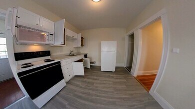 11 Banks St in Waltham, MA - Building Photo - Building Photo