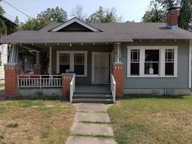property at 826 W Lynwood Ave