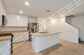 1071 E Descent St in Tucson, AZ - Foto de edificio - Building Photo