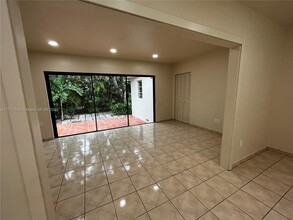3351 SW 18th St in Miami, FL - Building Photo - Building Photo