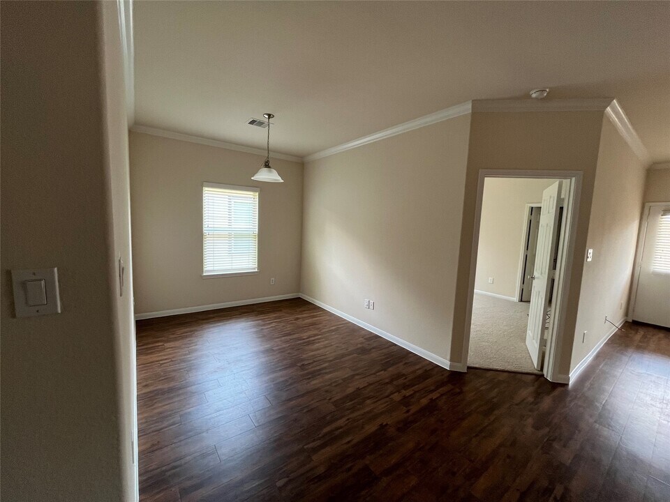 1110 N Colbert St in Dayton, TX - Building Photo