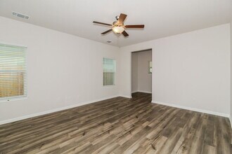 116 Oakdale Meadows Ln in Hutto, TX - Building Photo - Building Photo